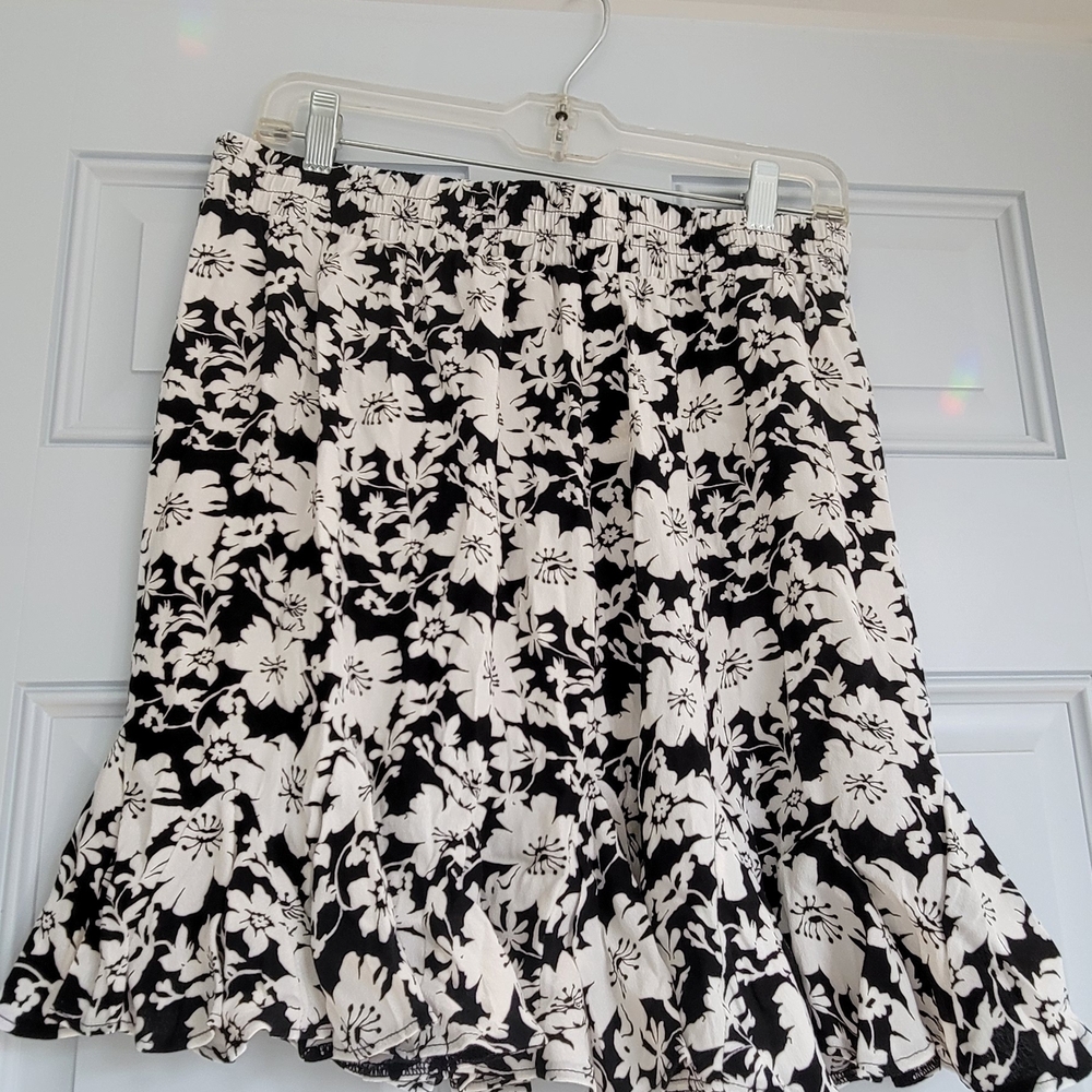 LOFT Black and White Floral Ruffle Hem Skirt